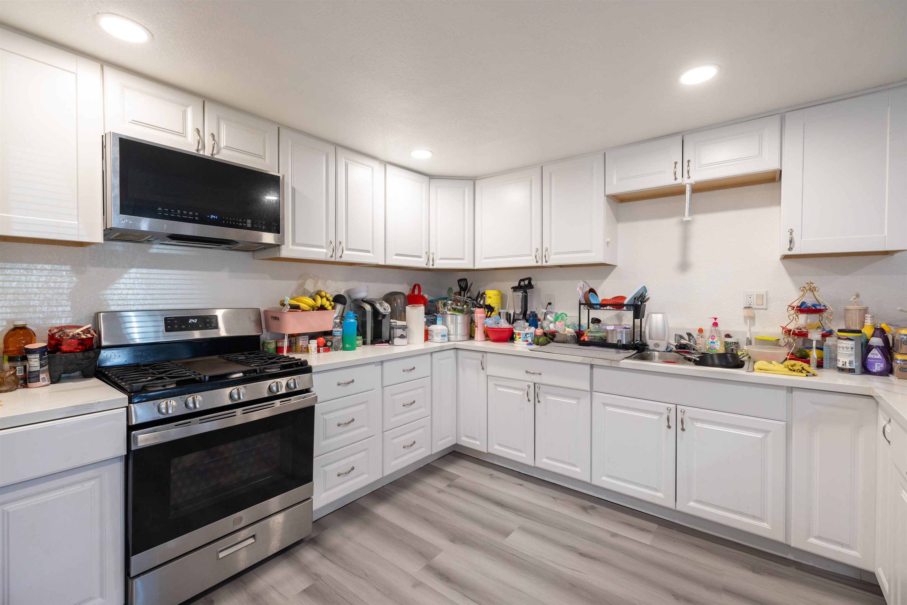 Detail Gallery Image 13 of 47 For 592 Willow Ave, Hayward,  CA 94541 - 6 Beds | 4 Baths