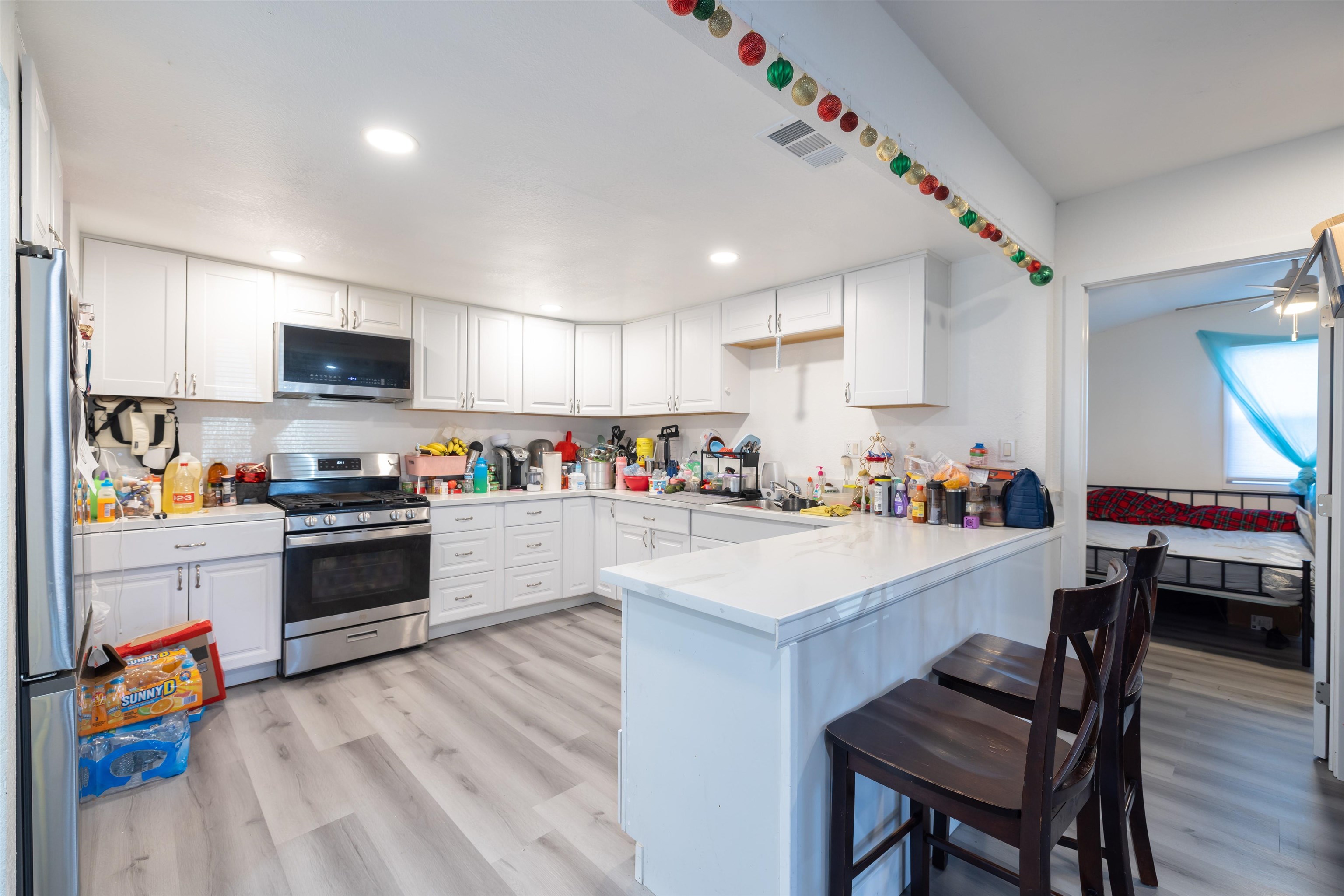 Detail Gallery Image 14 of 47 For 592 Willow Ave, Hayward,  CA 94541 - 6 Beds | 4 Baths