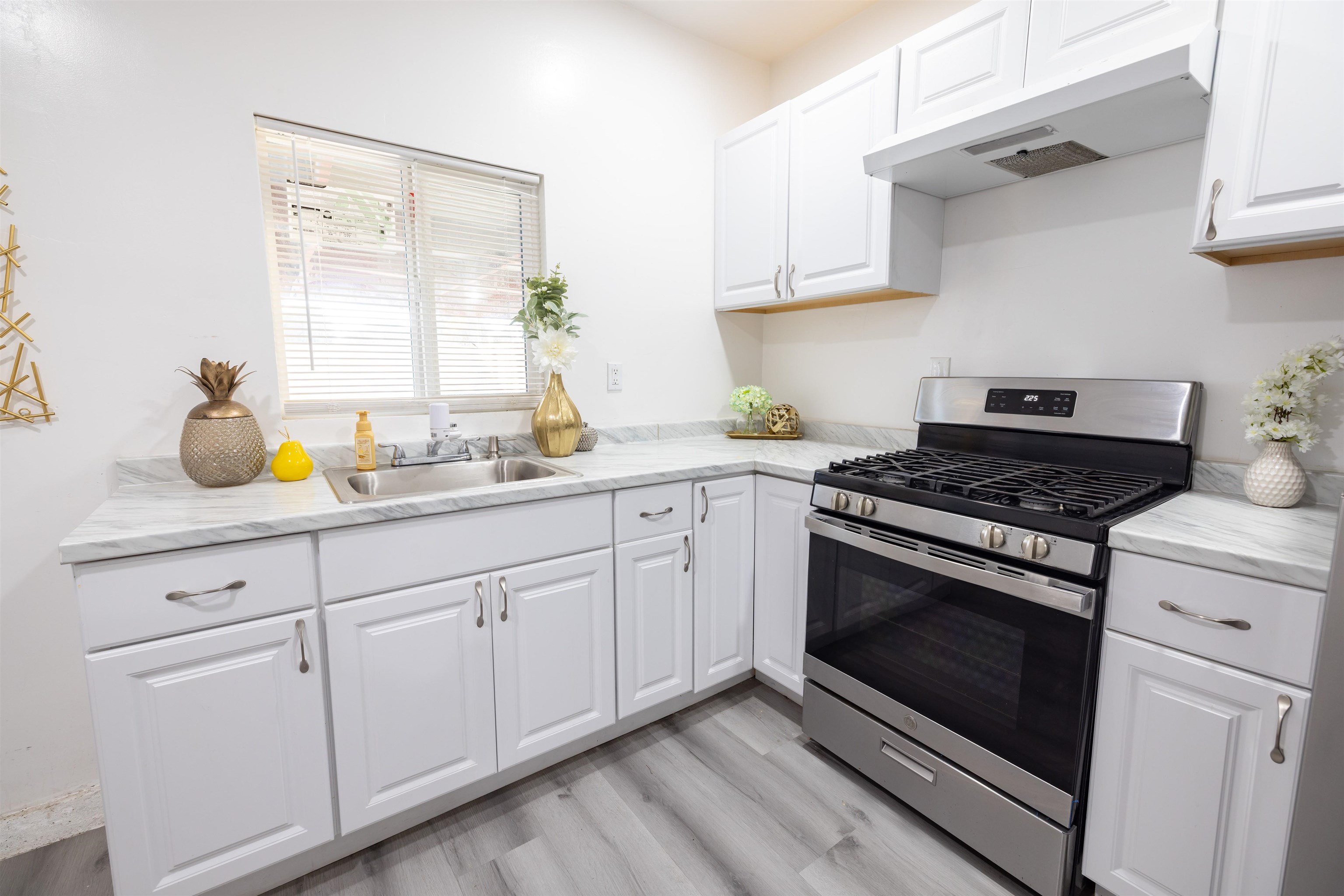 Detail Gallery Image 31 of 47 For 592 Willow Ave, Hayward,  CA 94541 - 6 Beds | 4 Baths