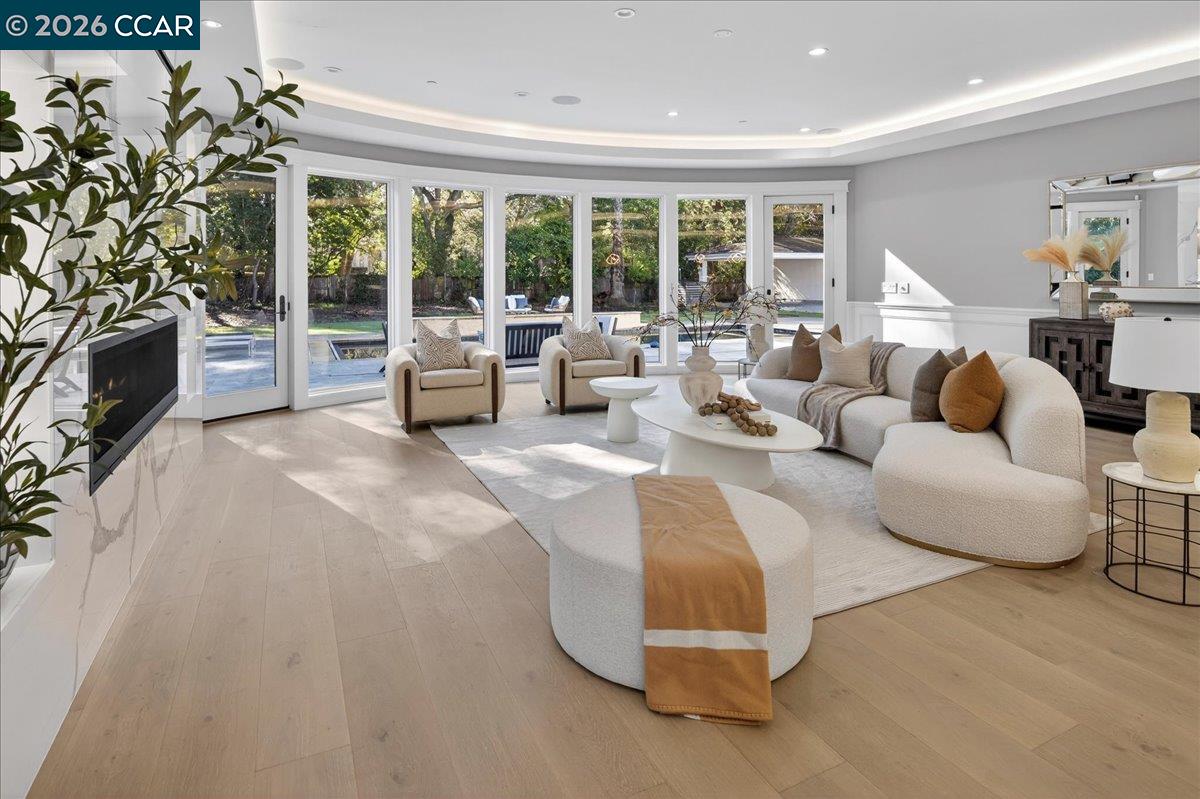 Detail Gallery Image 4 of 29 For 74 Middlefield Rd, Atherton,  CA 94027 - 9 Beds | 9/1 Baths