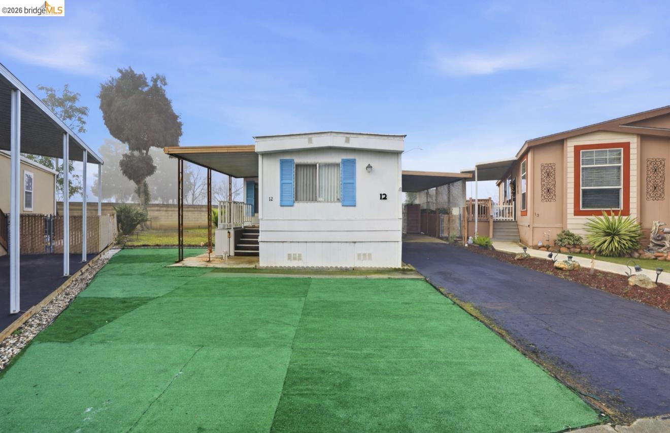 Front Image Thumbnail for EB41121211