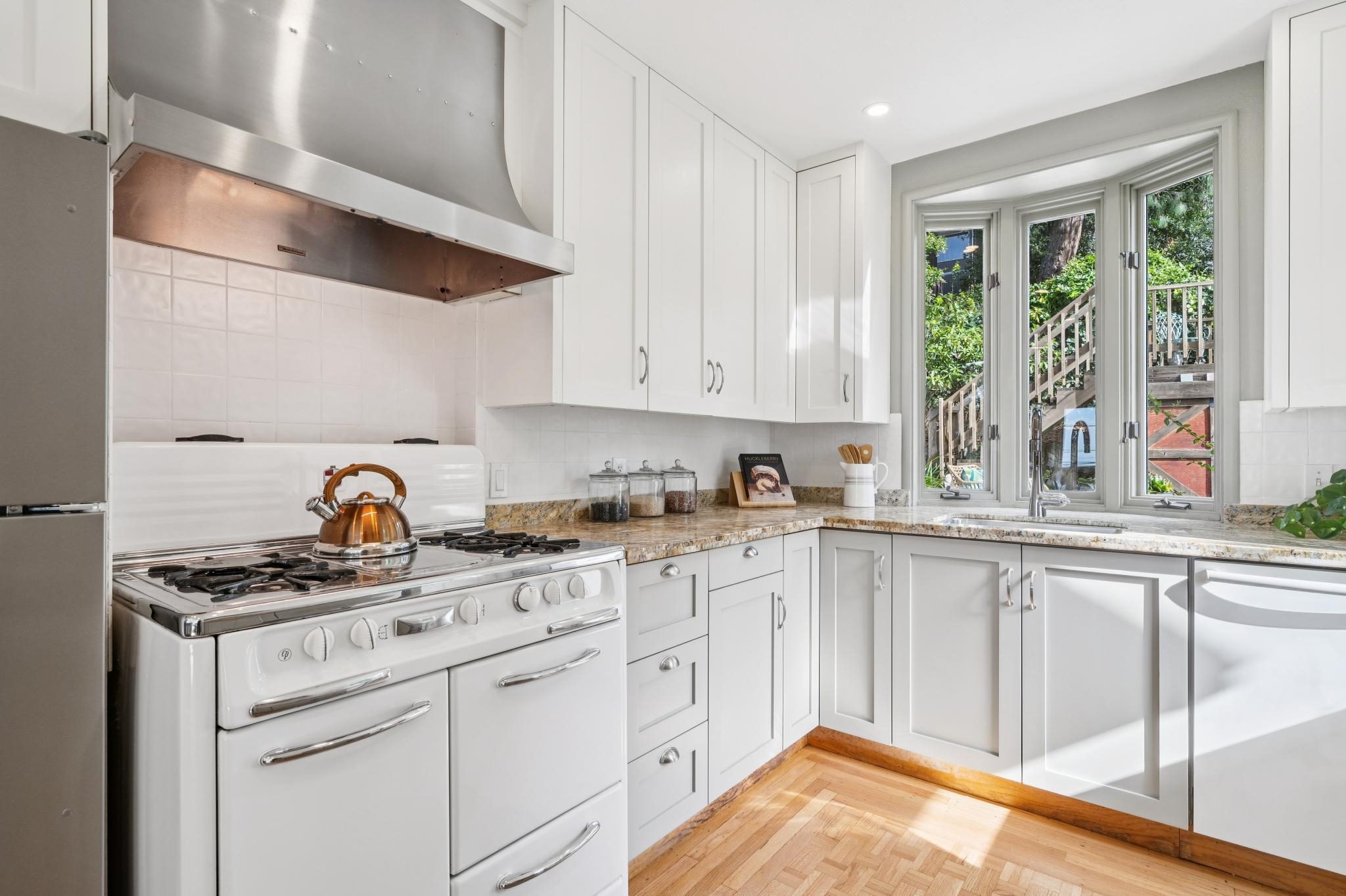 Detail Gallery Image 17 of 60 For 209 Fairlawn Drive, Berkeley,  CA 94708 - 3 Beds | 2 Baths