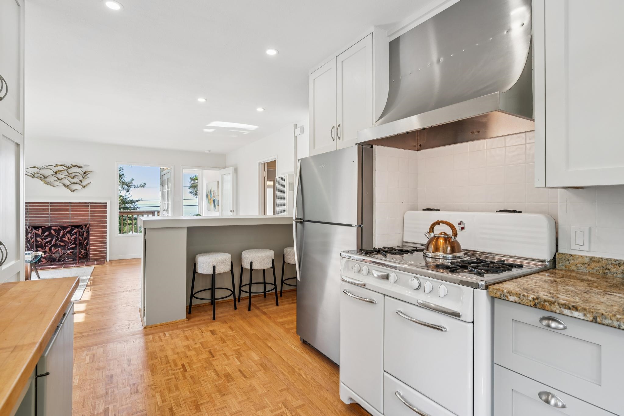 Detail Gallery Image 20 of 60 For 209 Fairlawn Drive, Berkeley,  CA 94708 - 3 Beds | 2 Baths