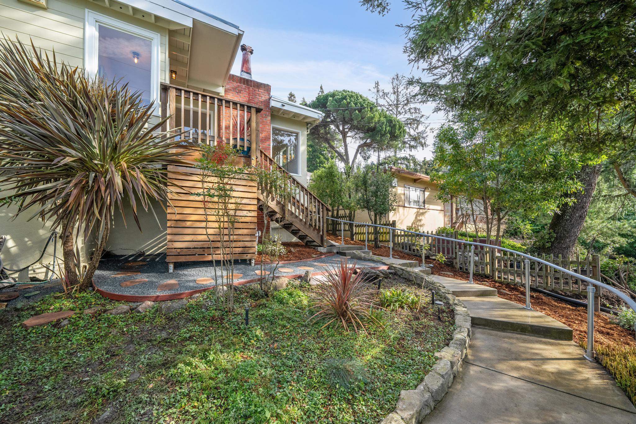 Detail Gallery Image 3 of 60 For 209 Fairlawn Drive, Berkeley,  CA 94708 - 3 Beds | 2 Baths