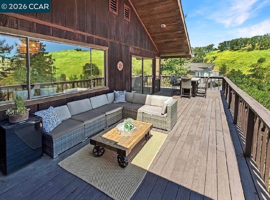 Detail Gallery Image 11 of 36 For 130 Hillcroft Way, Walnut Creek,  CA 94597 - 4 Beds | 3/1 Baths