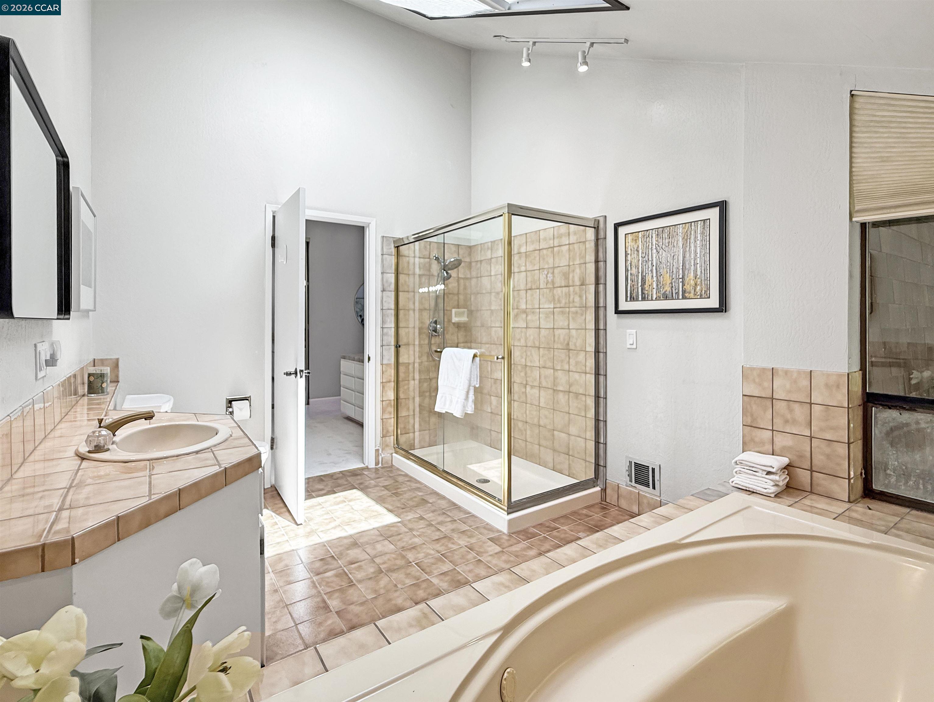 Detail Gallery Image 20 of 36 For 130 Hillcroft Way, Walnut Creek,  CA 94597 - 4 Beds | 3/1 Baths