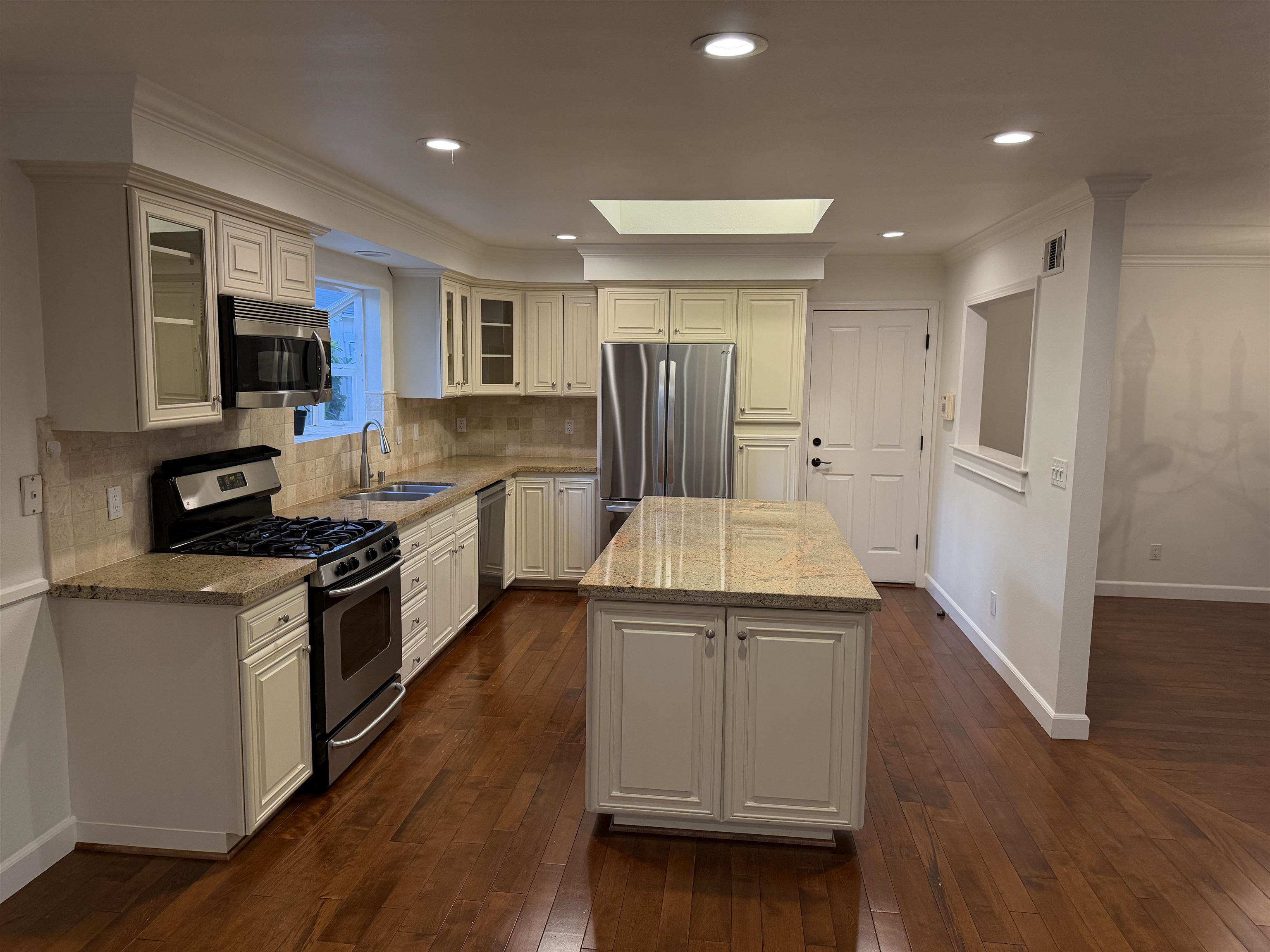 Detail Gallery Image 3 of 19 For 669 Rock Island Cir, Danville,  CA 94526 - 3 Beds | 2 Baths