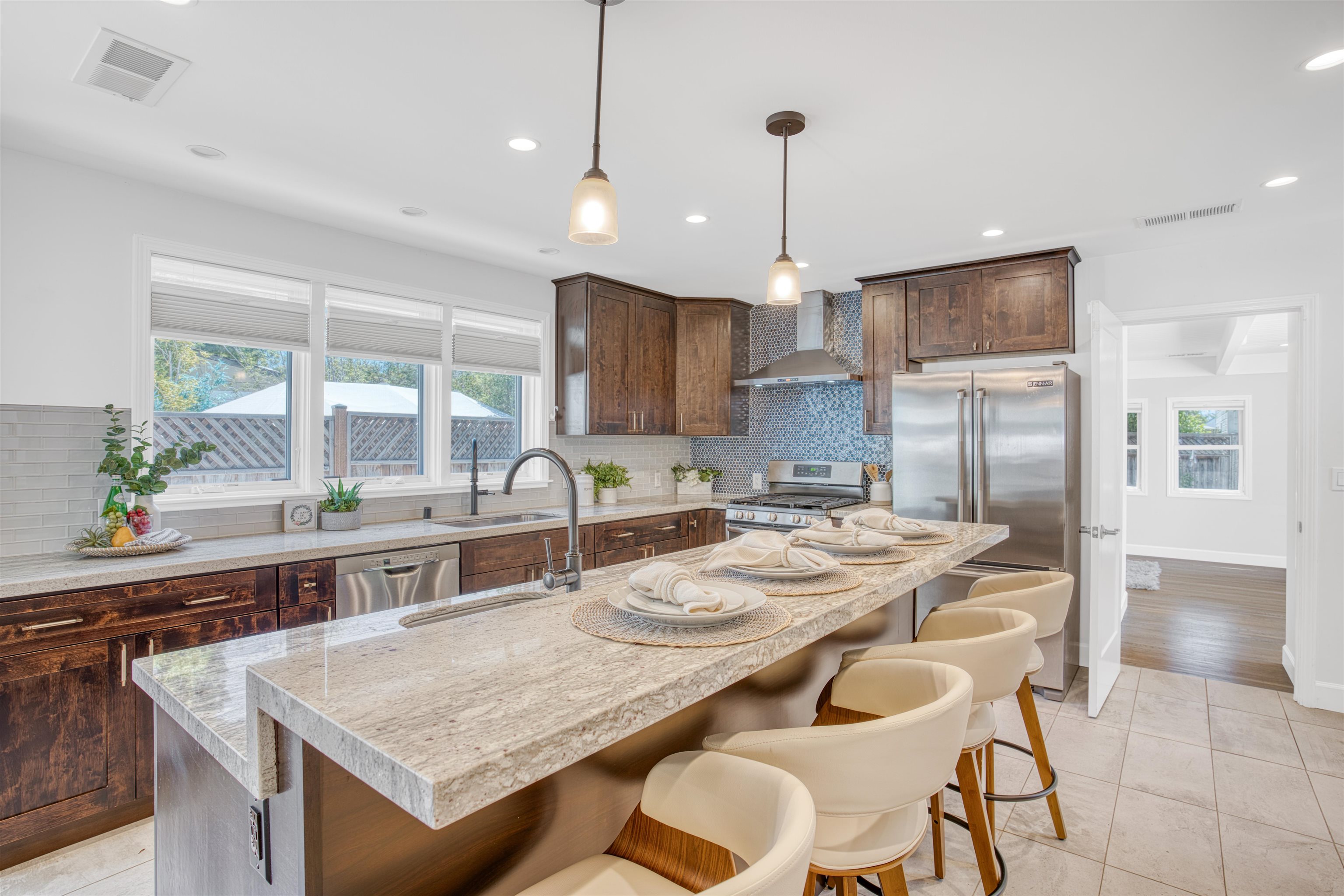 Detail Gallery Image 13 of 56 For 337 Farrelly Dr, San Leandro,  CA 94577 - 4 Beds | 4 Baths