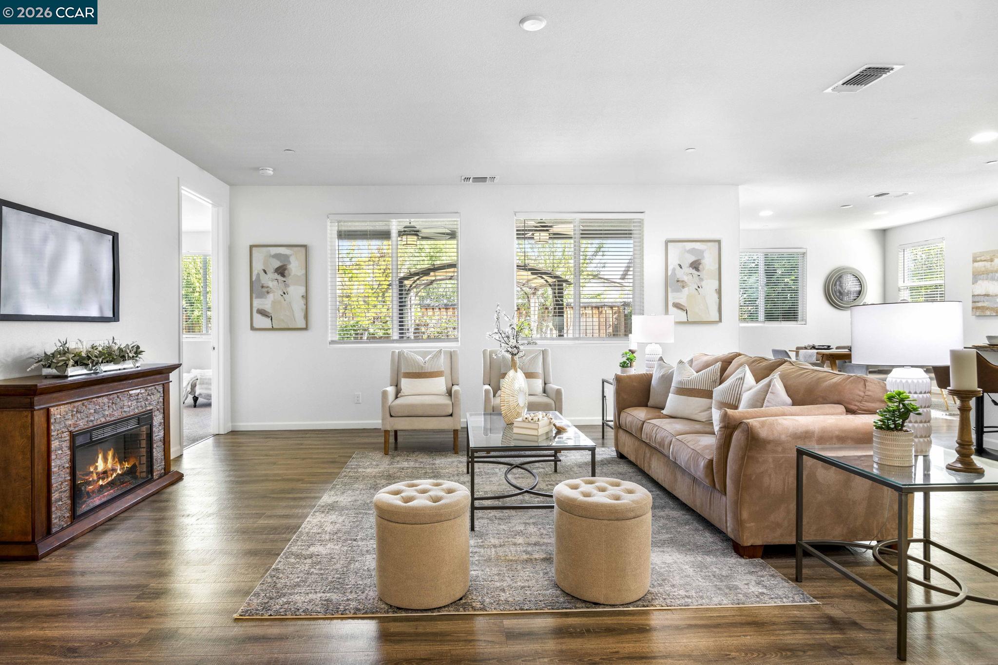 Front Image Thumbnail for CC41121299