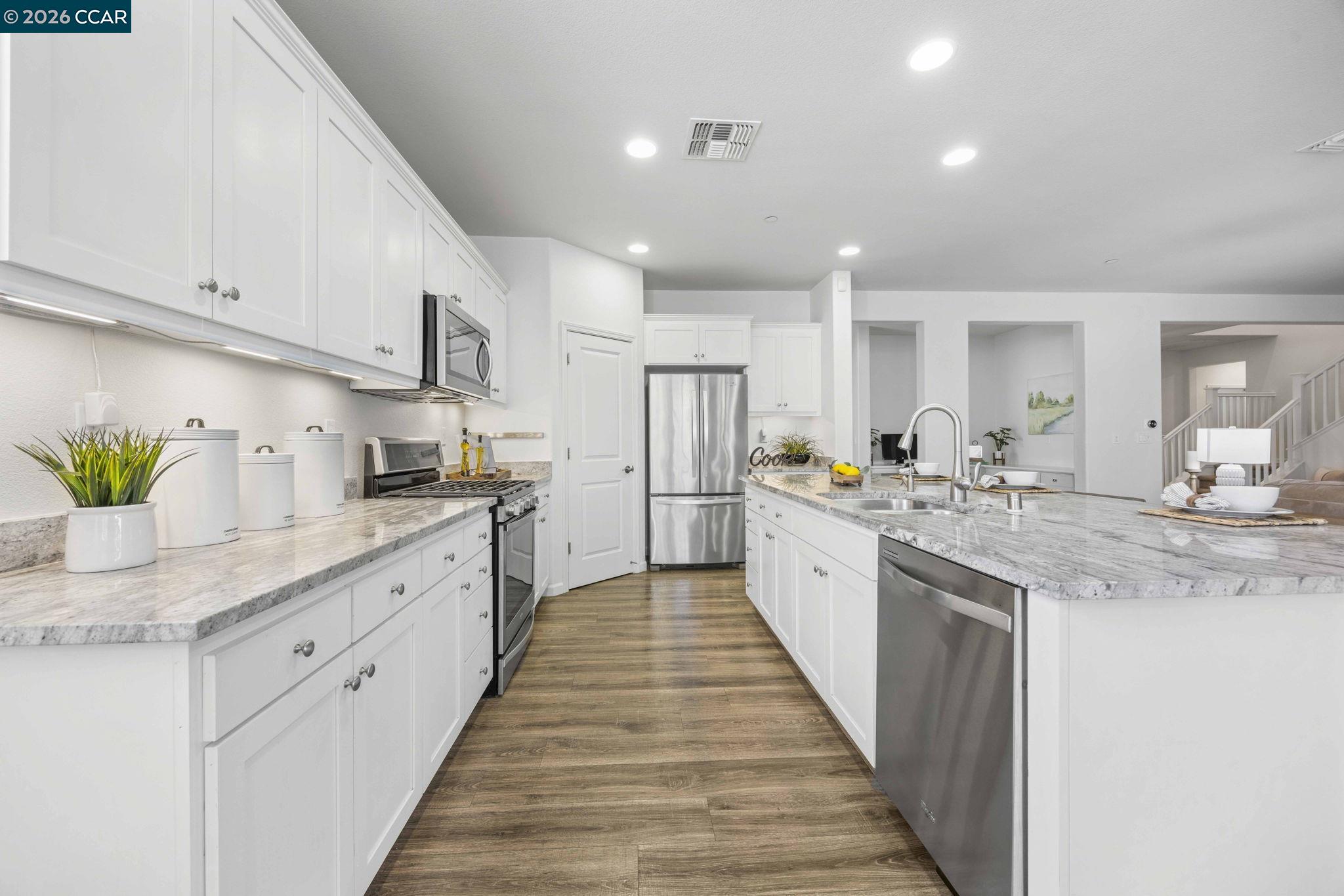 Detail Gallery Image 9 of 60 For 951 Dainty Ave, Brentwood,  CA 94513-1205 - 5 Beds | 3/1 Baths