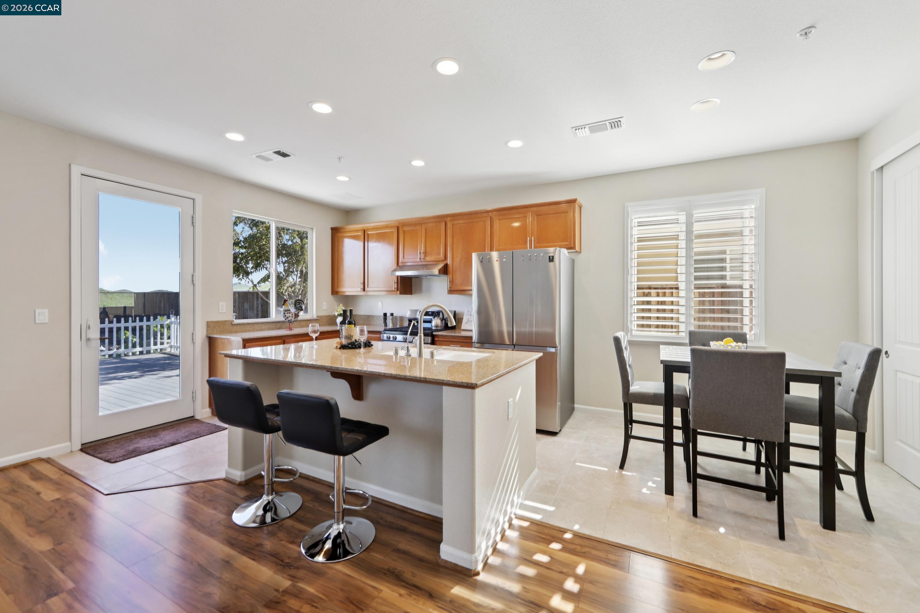 Detail Gallery Image 13 of 60 For 1078 Santa Lucia Dr, Pittsburg,  CA 94565 - 5 Beds | 3 Baths