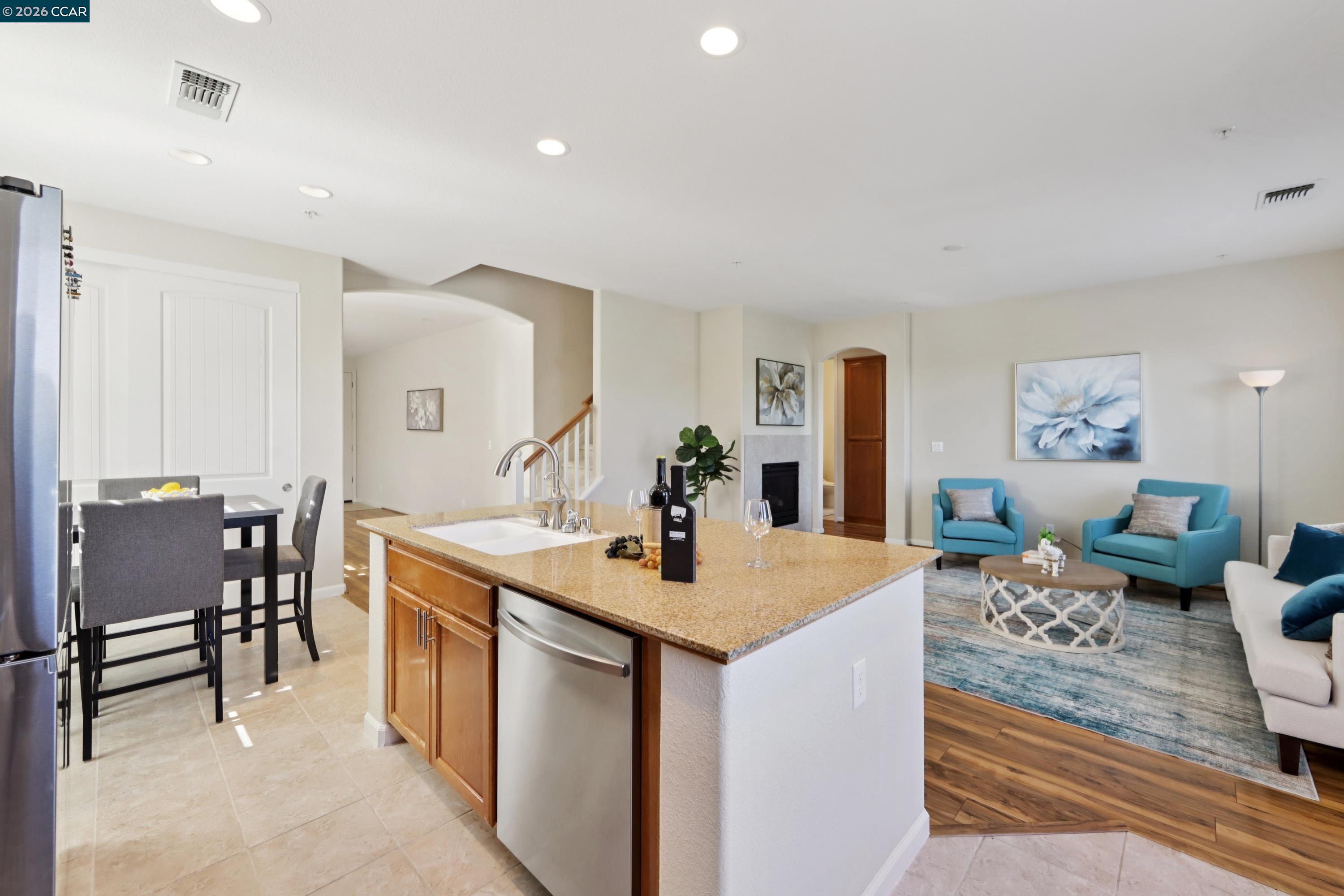 Detail Gallery Image 14 of 60 For 1078 Santa Lucia Dr, Pittsburg,  CA 94565 - 5 Beds | 3 Baths