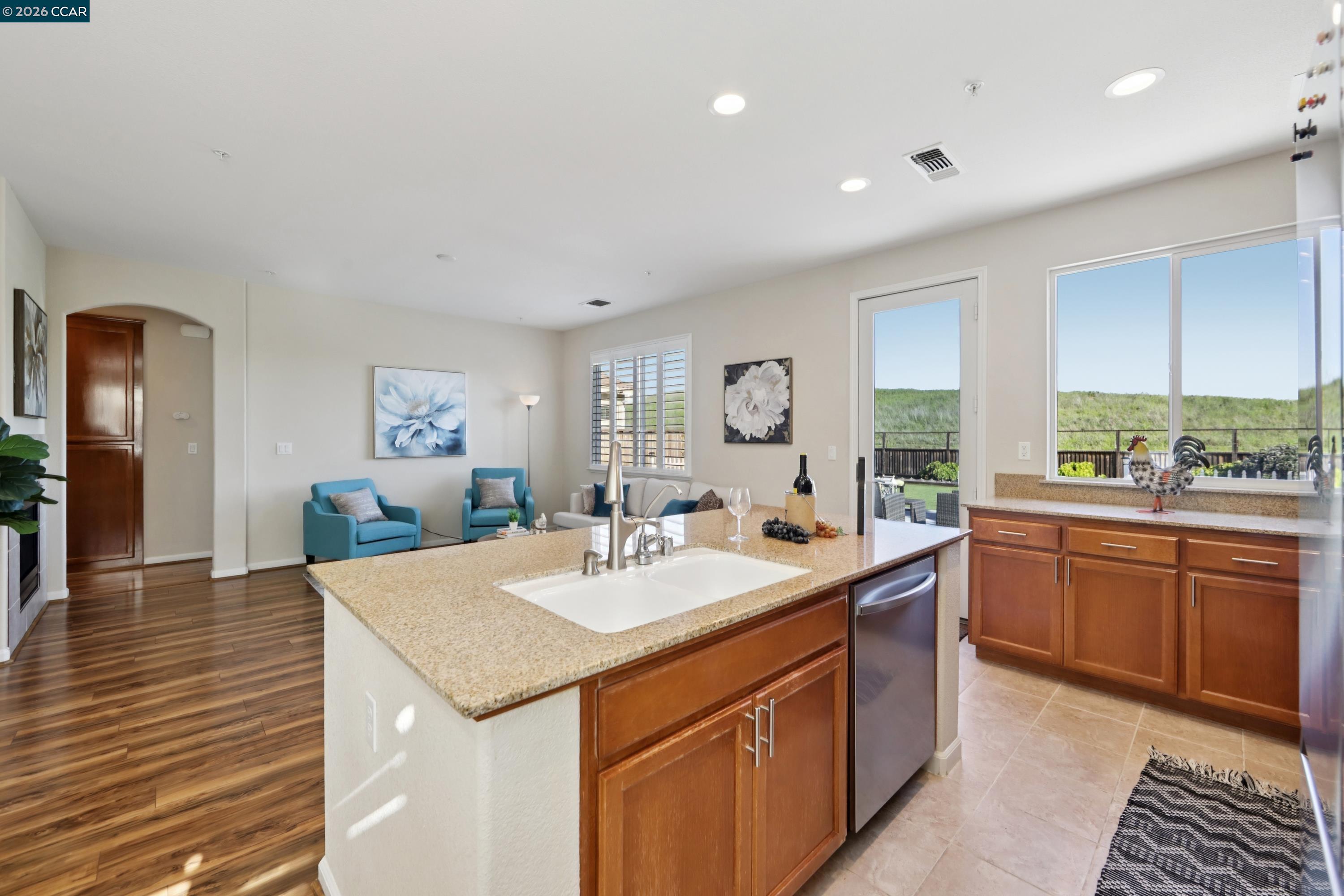 Detail Gallery Image 15 of 60 For 1078 Santa Lucia Dr, Pittsburg,  CA 94565 - 5 Beds | 3 Baths