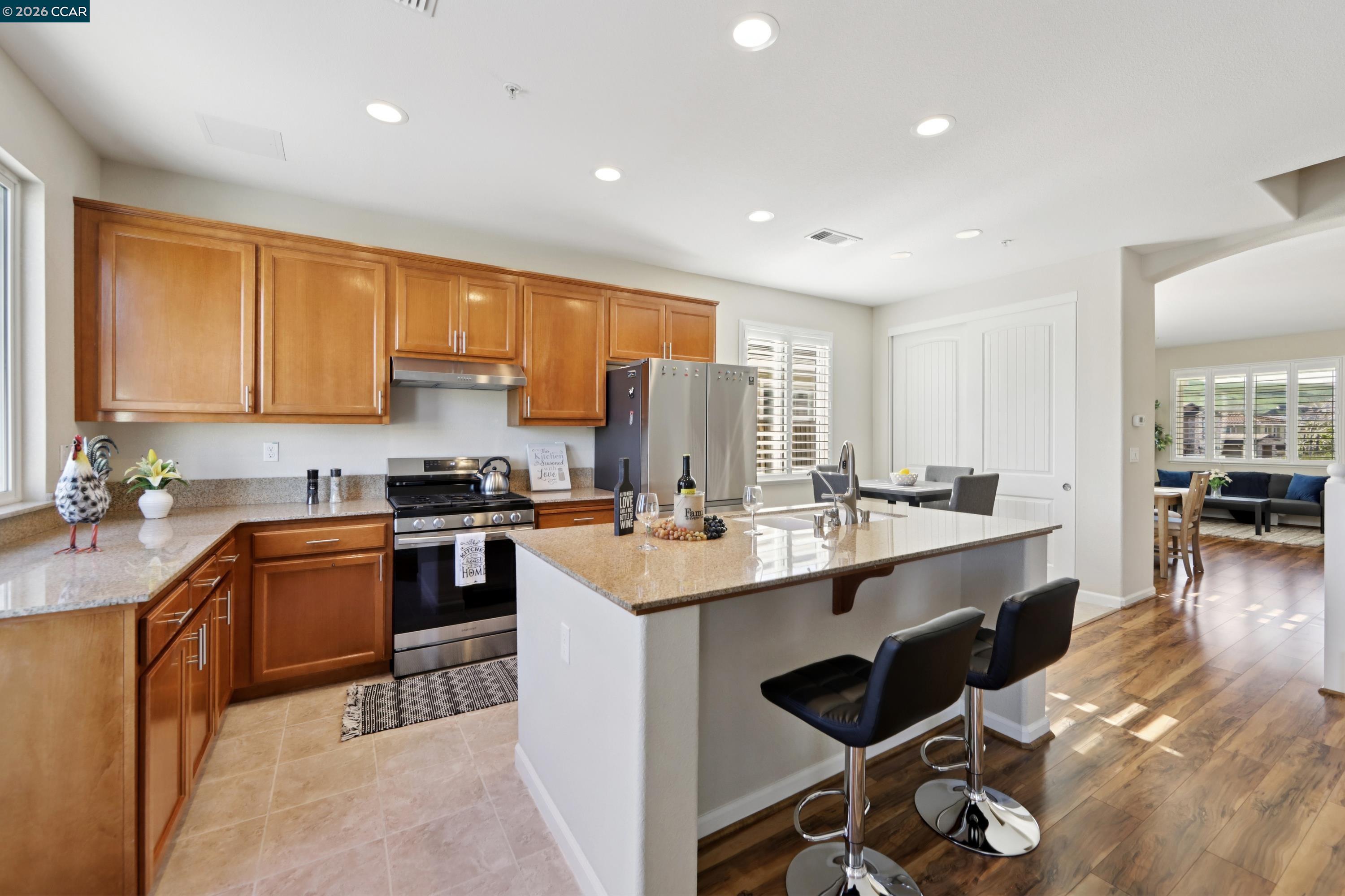 Detail Gallery Image 16 of 60 For 1078 Santa Lucia Dr, Pittsburg,  CA 94565 - 5 Beds | 3 Baths