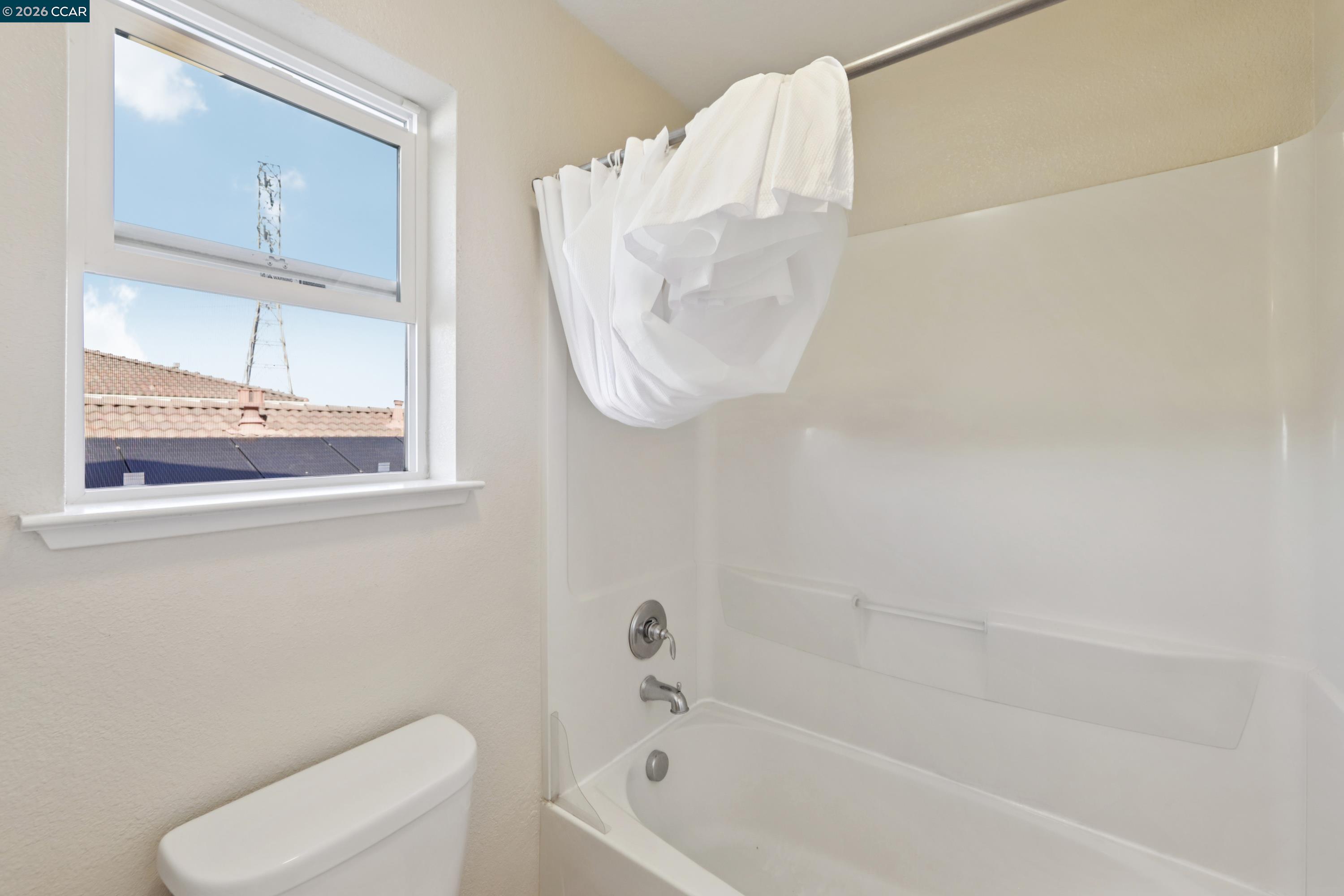 Detail Gallery Image 36 of 60 For 1078 Santa Lucia Dr, Pittsburg,  CA 94565 - 5 Beds | 3 Baths