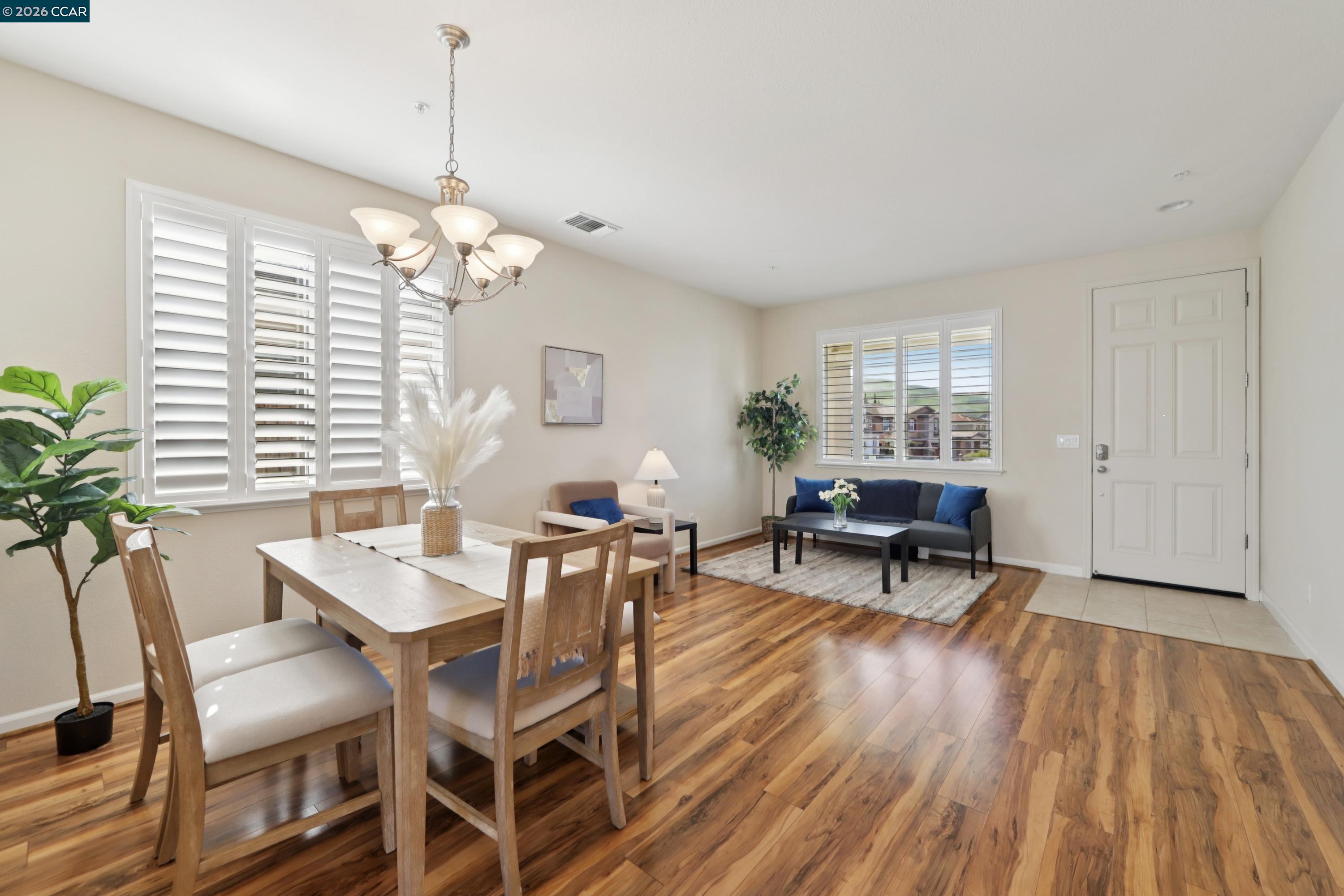 Detail Gallery Image 10 of 60 For 1078 Santa Lucia Dr, Pittsburg,  CA 94565 - 5 Beds | 3 Baths