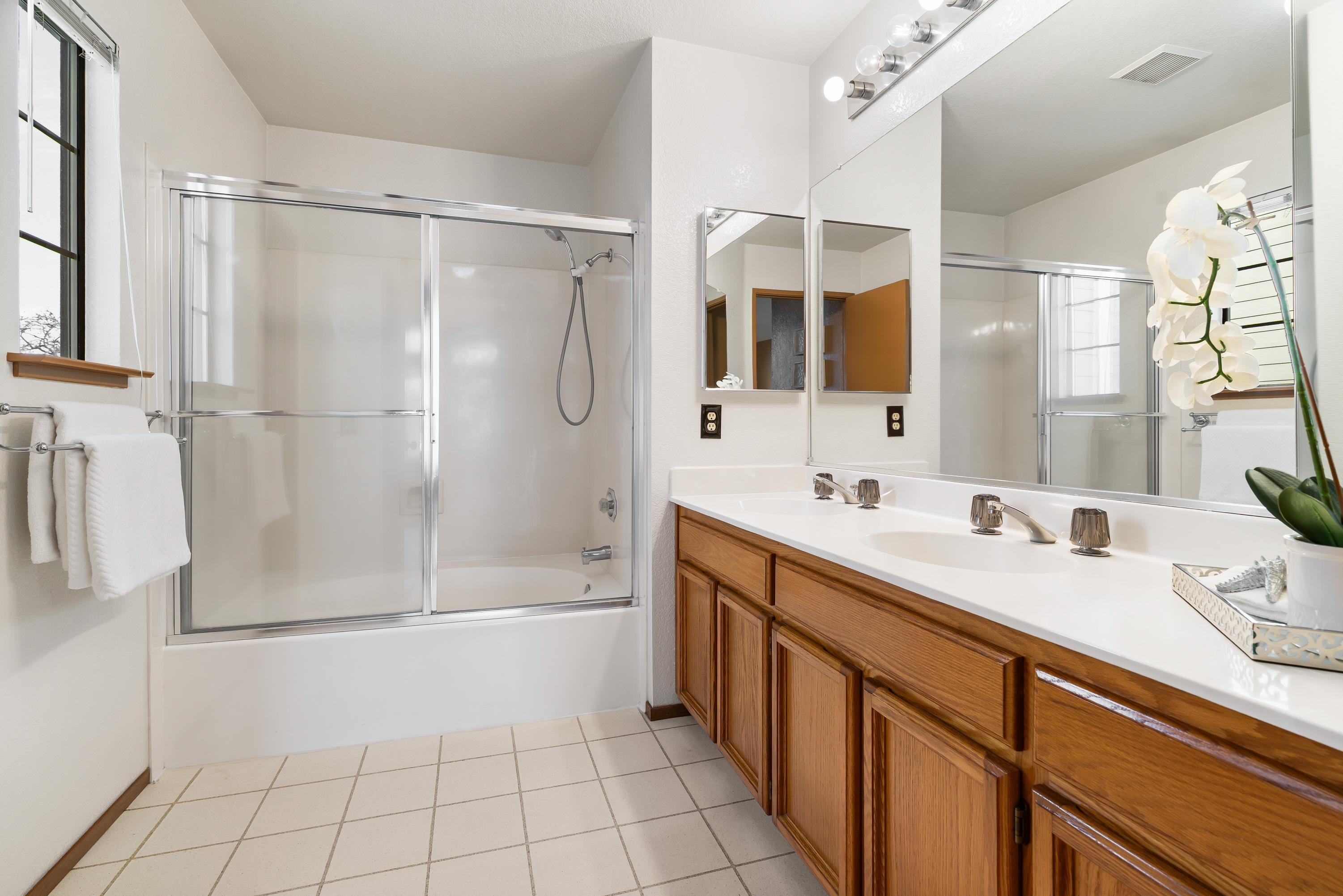 Detail Gallery Image 16 of 29 For 35 Leonard Ct, Alameda,  CA 94502 - 2 Beds | 2/1 Baths