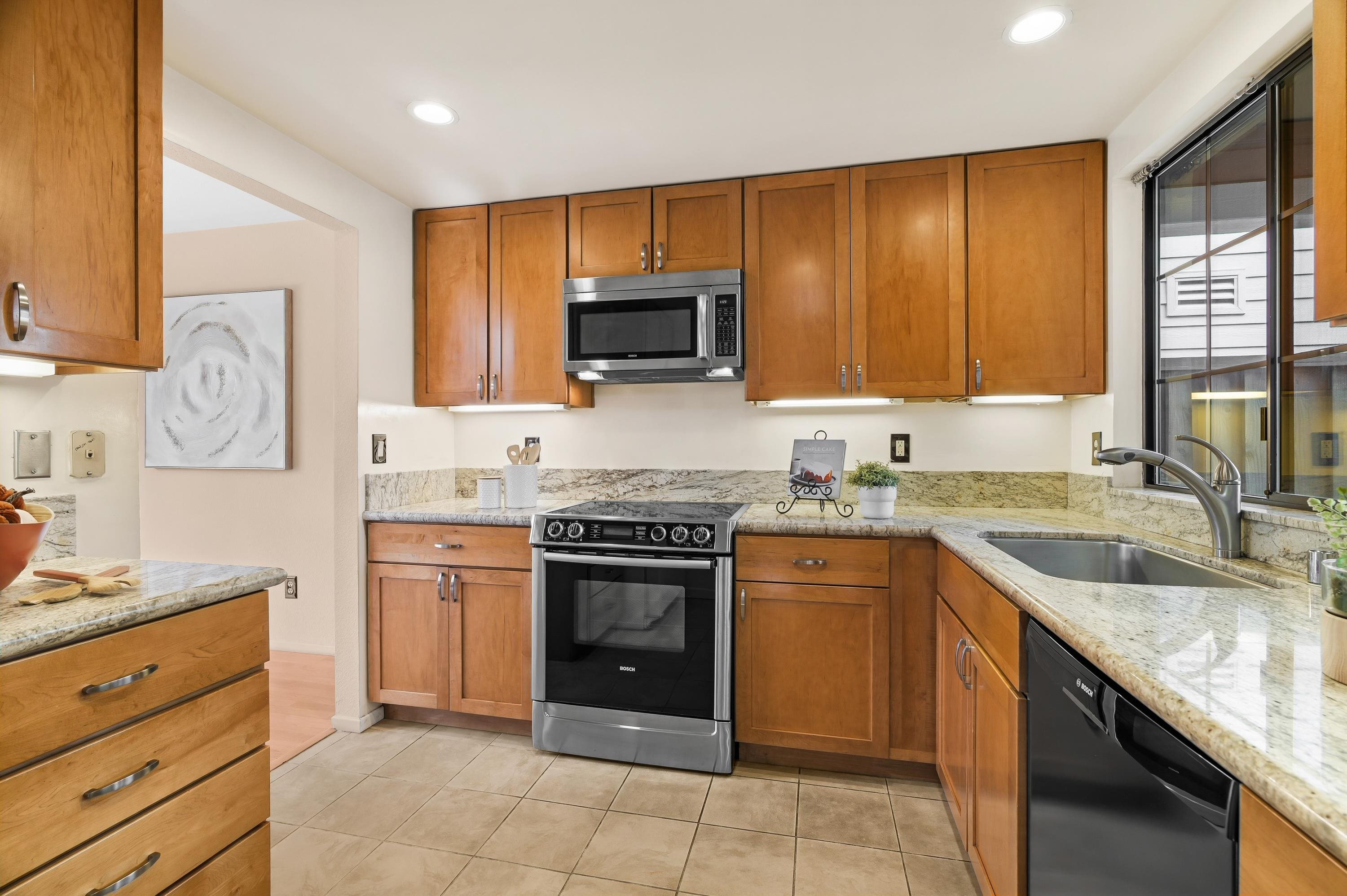 Detail Gallery Image 10 of 29 For 35 Leonard Ct, Alameda,  CA 94502 - 2 Beds | 2/1 Baths