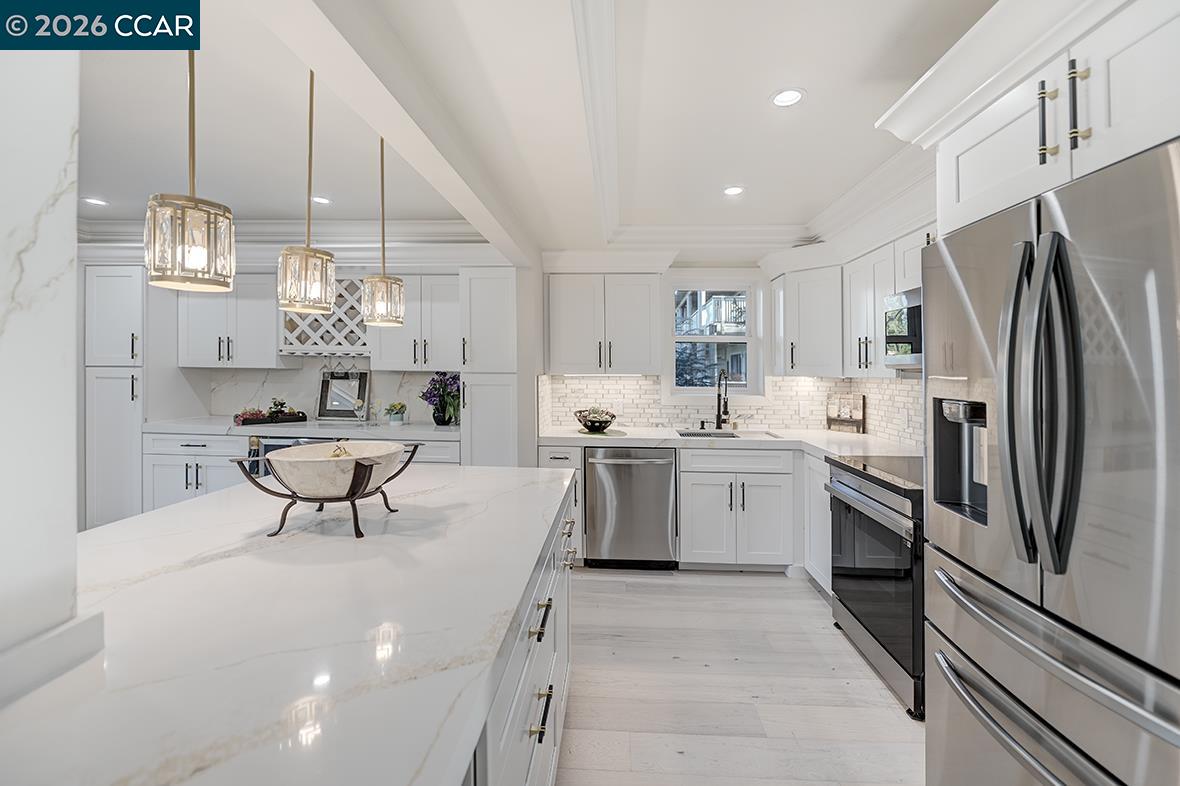 Front Image Thumbnail for CC41121370