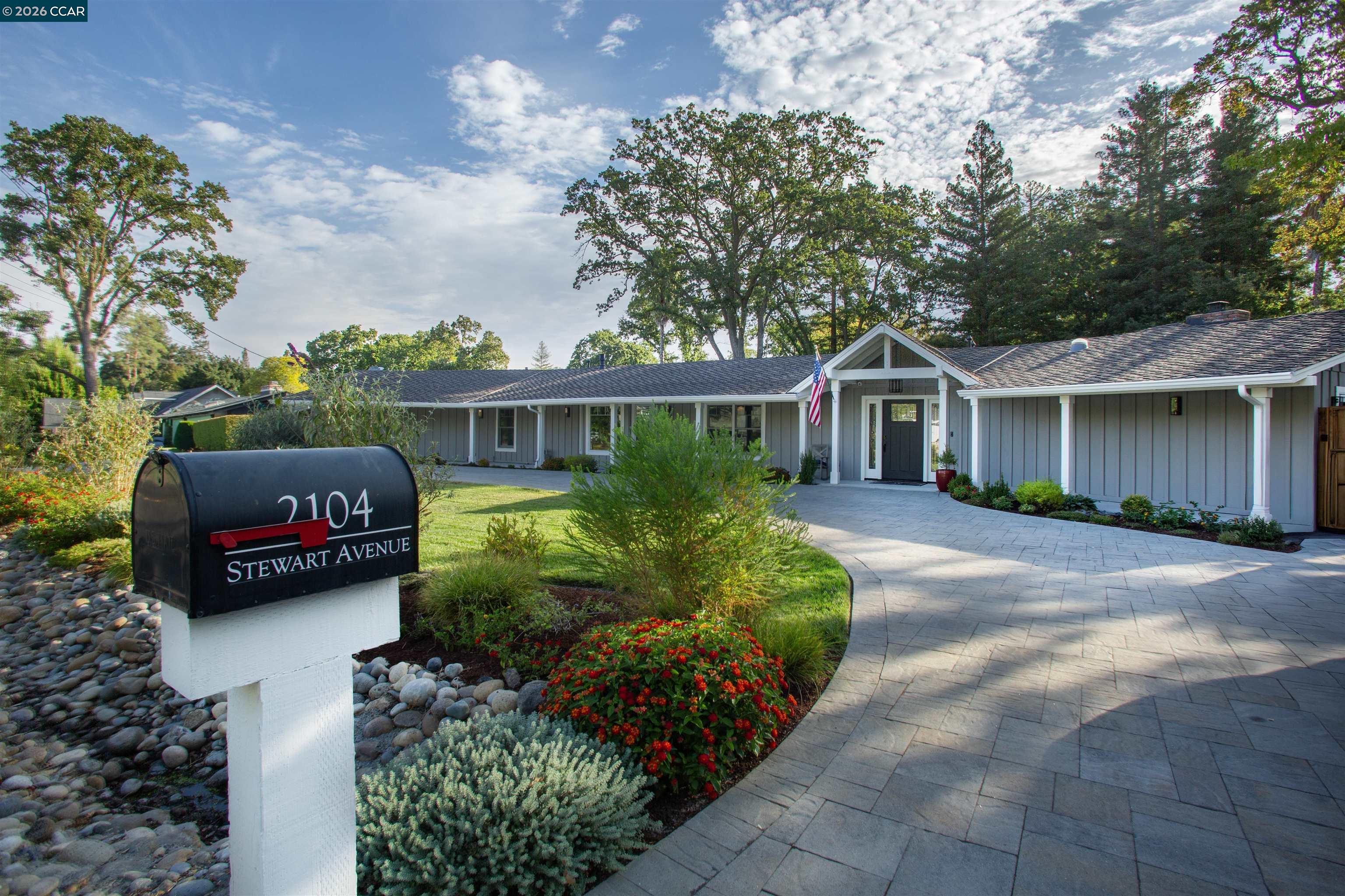 Front Image Thumbnail for CC41121372