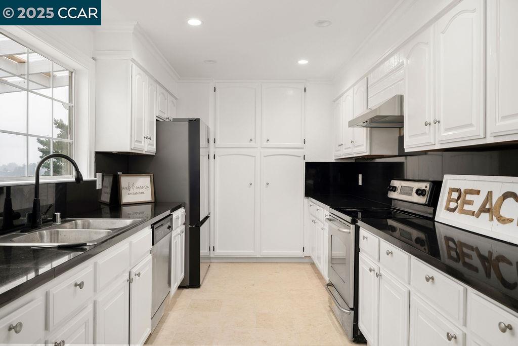 Detail Gallery Image 16 of 44 For 225 Merced Dr, San Bruno,  CA 94066 - – Beds | – Baths