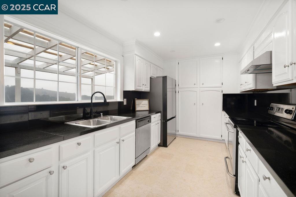 Detail Gallery Image 17 of 44 For 225 Merced Dr, San Bruno,  CA 94066 - – Beds | – Baths