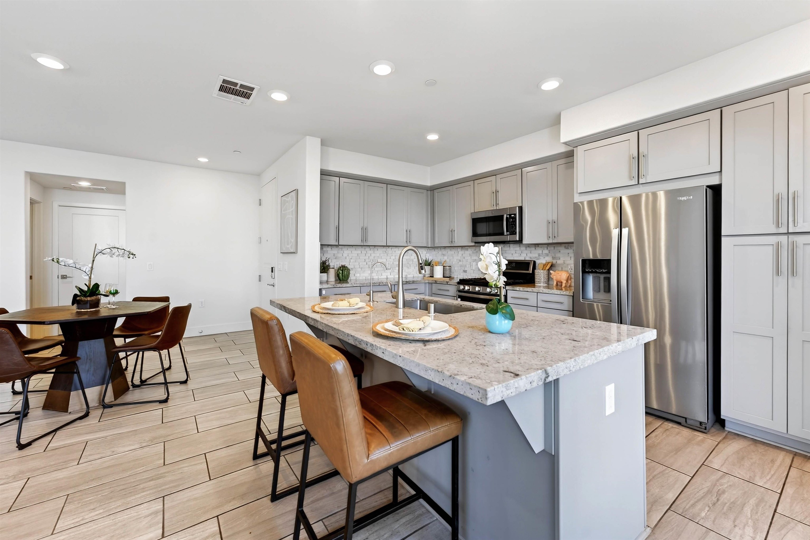 Detail Gallery Image 8 of 50 For 430 Montague Expy #20,  Milpitas,  CA 95035 - 3 Beds | 2/1 Baths