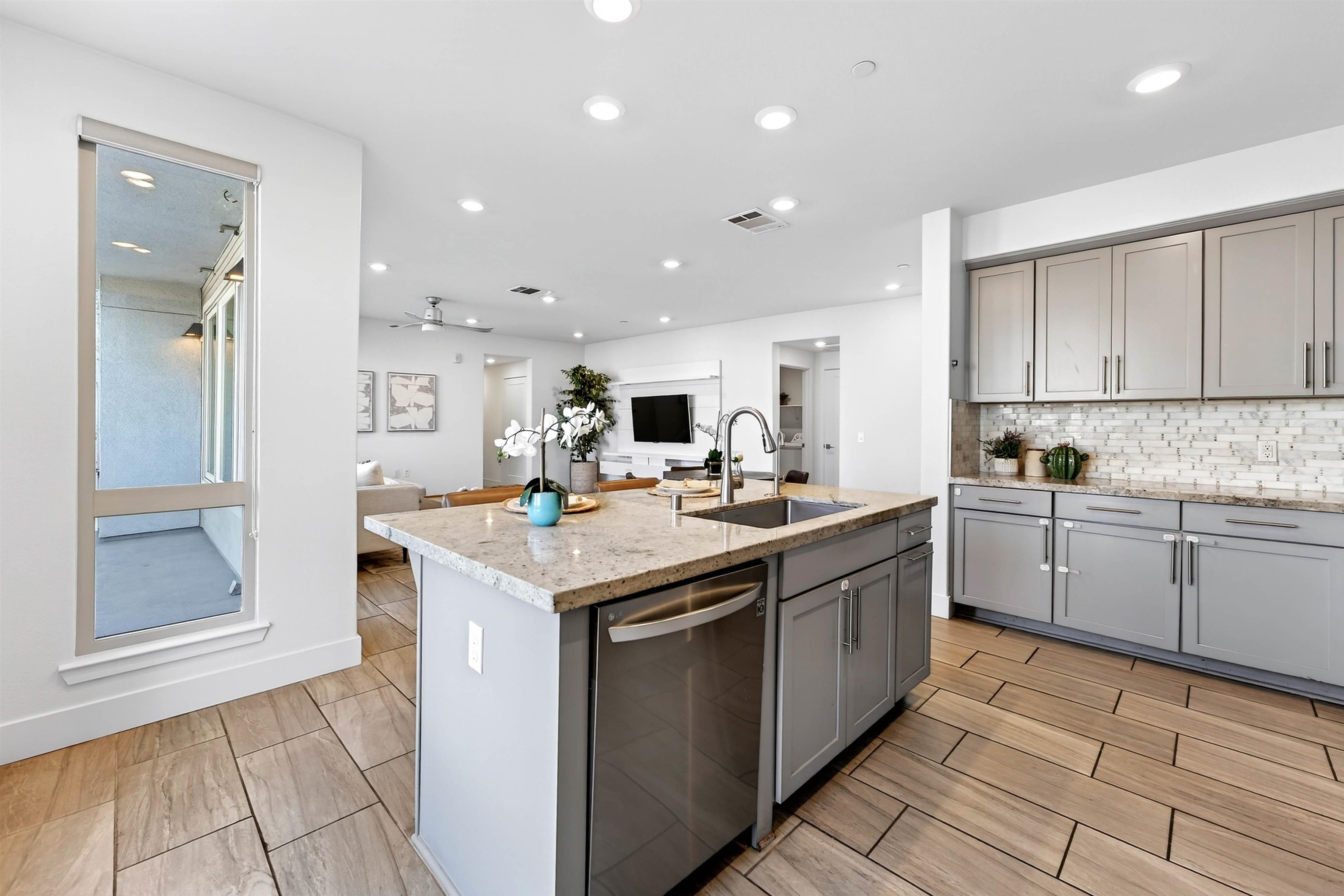 Detail Gallery Image 9 of 50 For 430 Montague Expy #20,  Milpitas,  CA 95035 - 3 Beds | 2/1 Baths