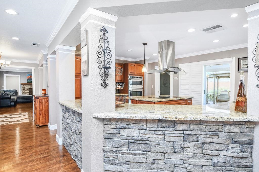 Detail Gallery Image 11 of 60 For 2033 Lucile Ave, Stockton,  CA 95209 - 5 Beds | 5 Baths