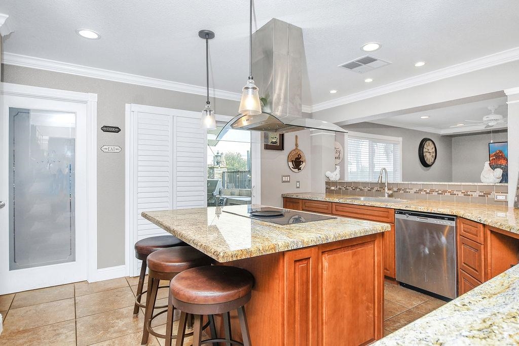 Detail Gallery Image 12 of 60 For 2033 Lucile Ave, Stockton,  CA 95209 - 5 Beds | 5 Baths