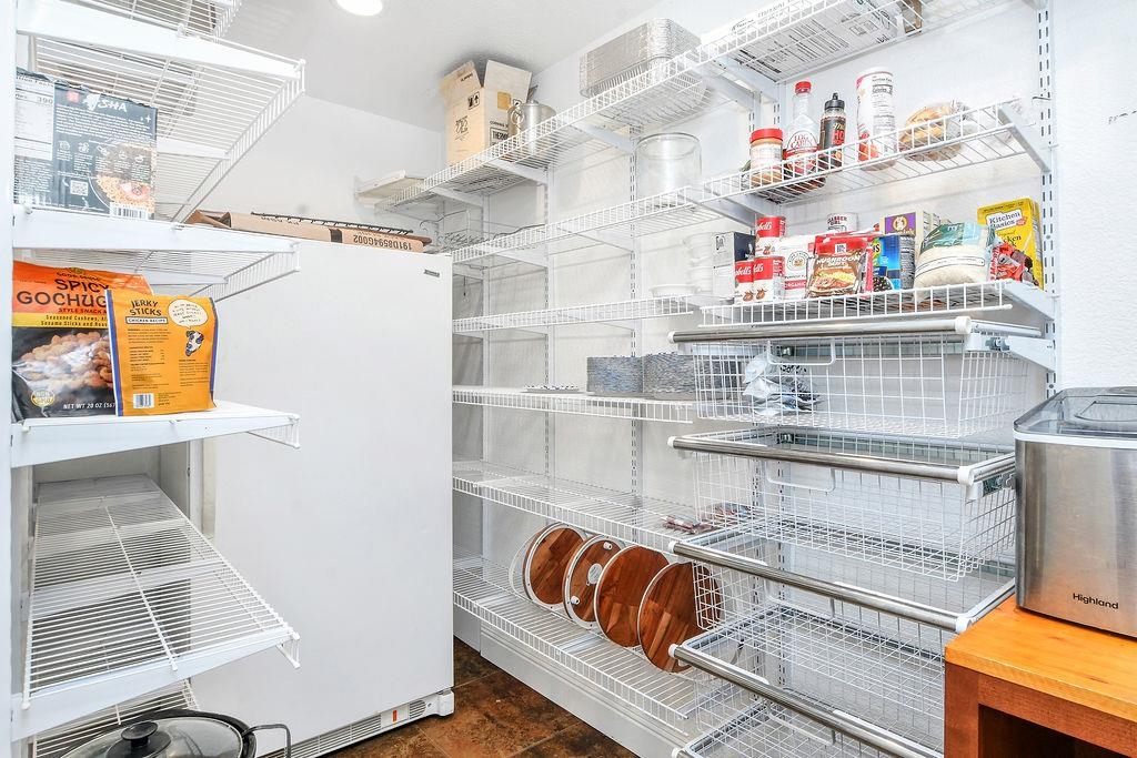 Detail Gallery Image 13 of 60 For 2033 Lucile Ave, Stockton,  CA 95209 - 5 Beds | 5 Baths