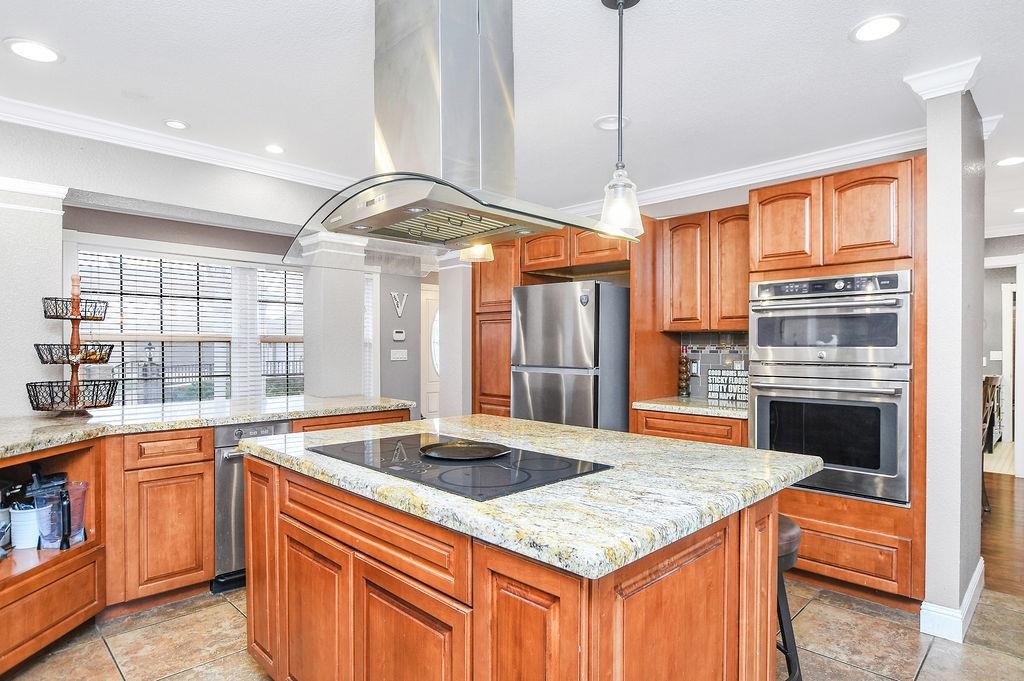 Detail Gallery Image 14 of 60 For 2033 Lucile Ave, Stockton,  CA 95209 - 5 Beds | 5 Baths