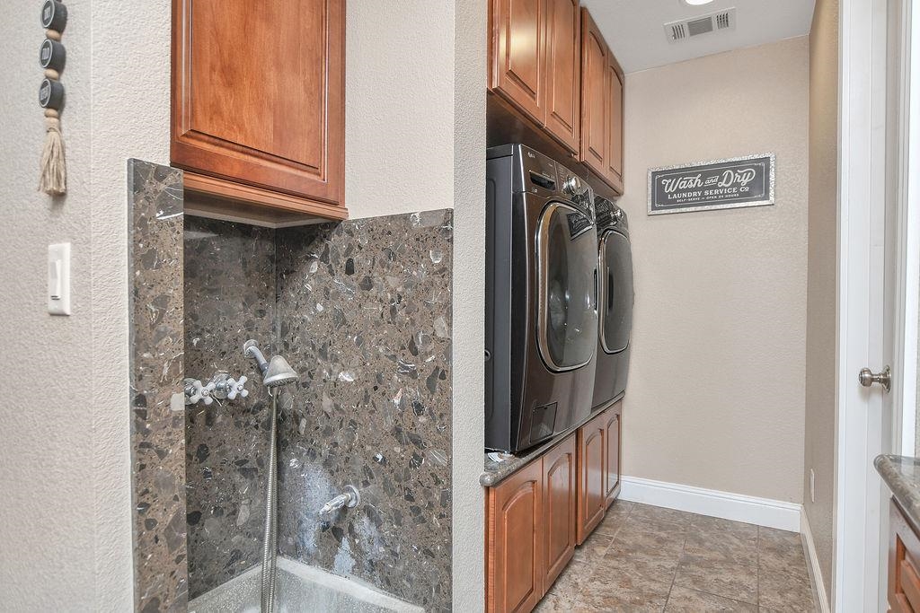 Detail Gallery Image 20 of 60 For 2033 Lucile Ave, Stockton,  CA 95209 - 5 Beds | 5 Baths