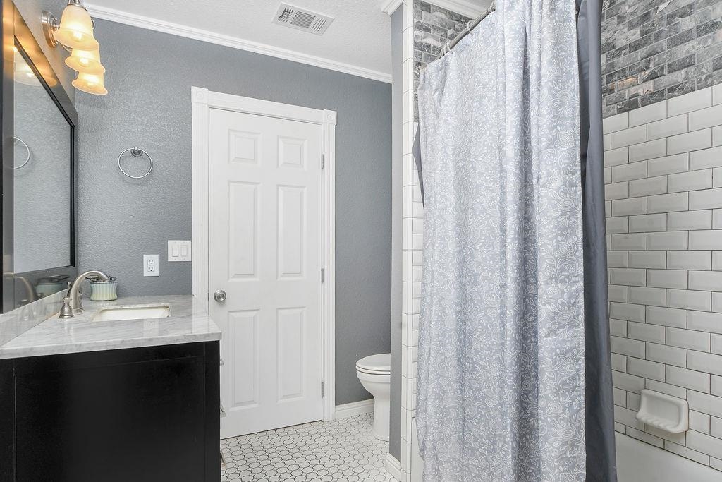 Detail Gallery Image 21 of 60 For 2033 Lucile Ave, Stockton,  CA 95209 - 5 Beds | 5 Baths