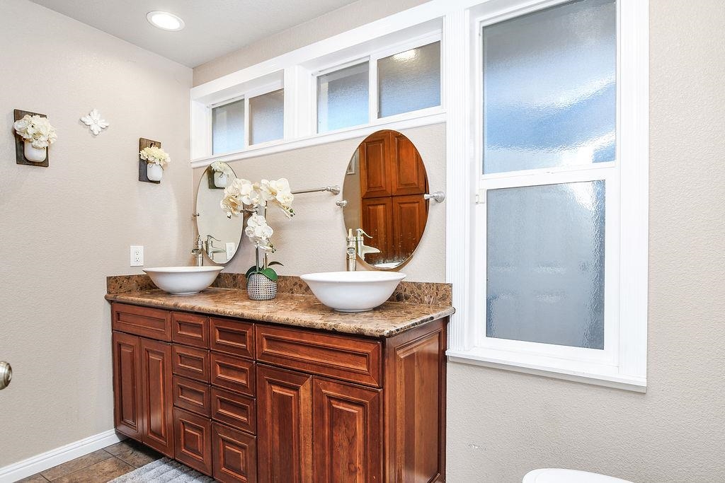 Detail Gallery Image 23 of 60 For 2033 Lucile Ave, Stockton,  CA 95209 - 5 Beds | 5 Baths