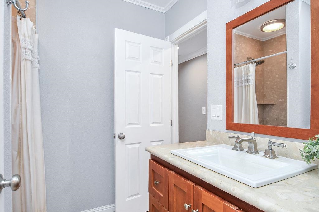 Detail Gallery Image 27 of 60 For 2033 Lucile Ave, Stockton,  CA 95209 - 5 Beds | 5 Baths