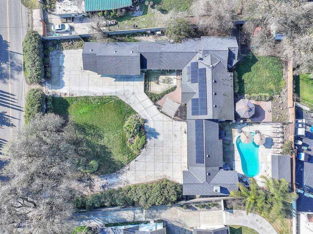 Detail Gallery Image 4 of 60 For 2033 Lucile Ave, Stockton,  CA 95209 - 5 Beds | 5 Baths