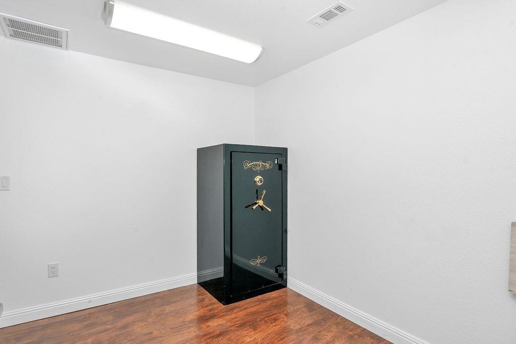 Detail Gallery Image 35 of 60 For 2033 Lucile Ave, Stockton,  CA 95209 - 5 Beds | 5 Baths