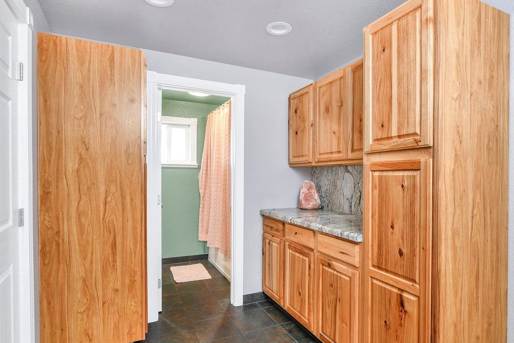 Detail Gallery Image 36 of 60 For 2033 Lucile Ave, Stockton,  CA 95209 - 5 Beds | 5 Baths