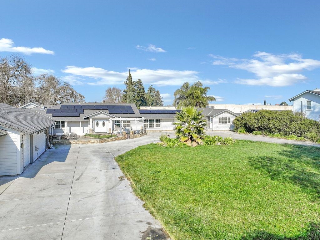 Detail Gallery Image 5 of 60 For 2033 Lucile Ave, Stockton,  CA 95209 - 5 Beds | 5 Baths