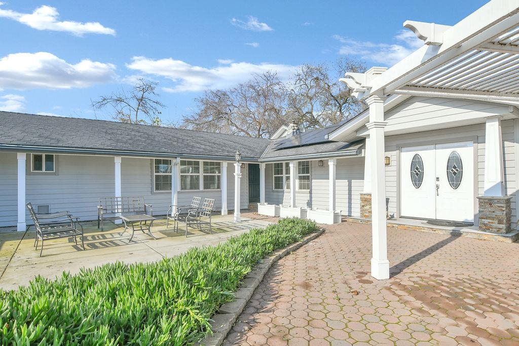 Detail Gallery Image 7 of 60 For 2033 Lucile Ave, Stockton,  CA 95209 - 5 Beds | 5 Baths