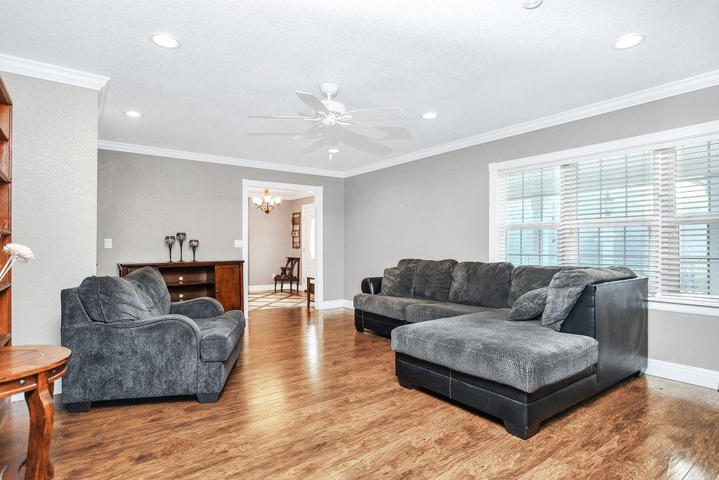 Detail Gallery Image 9 of 60 For 2033 Lucile Ave, Stockton,  CA 95209 - 5 Beds | 5 Baths