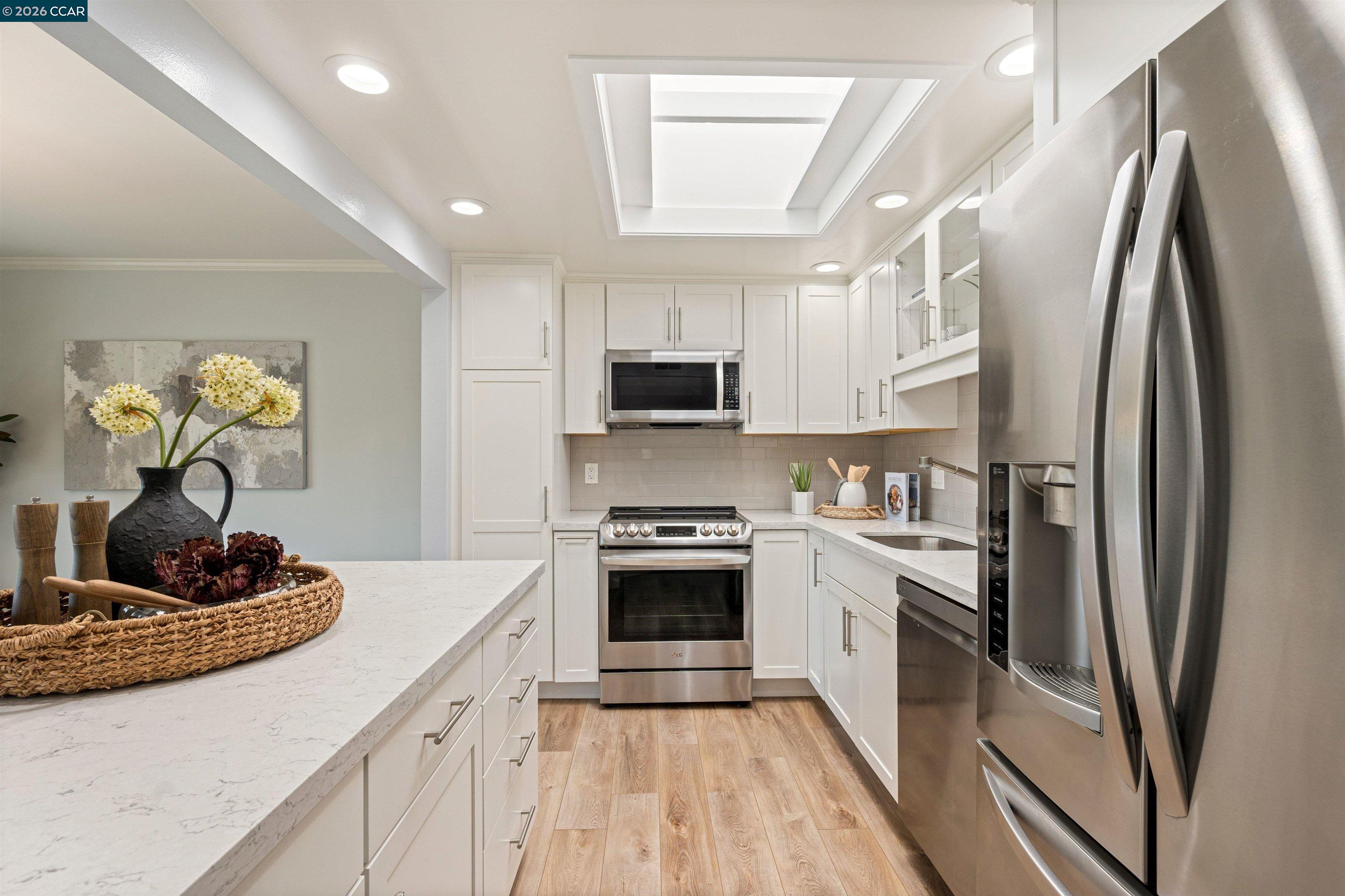 Front Image Thumbnail for CC41121430