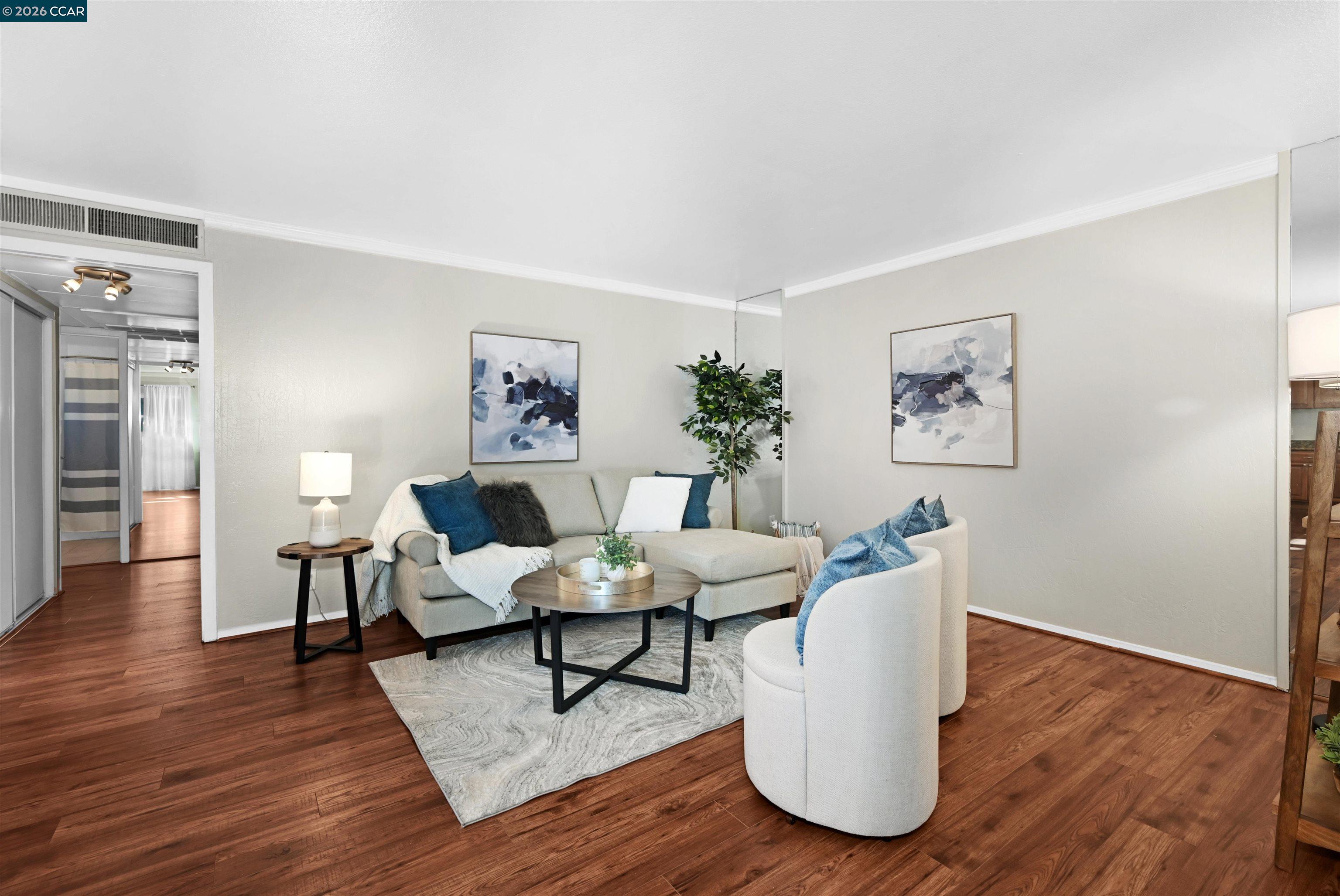 Photo #3: 41121439 Listing: Photo #3