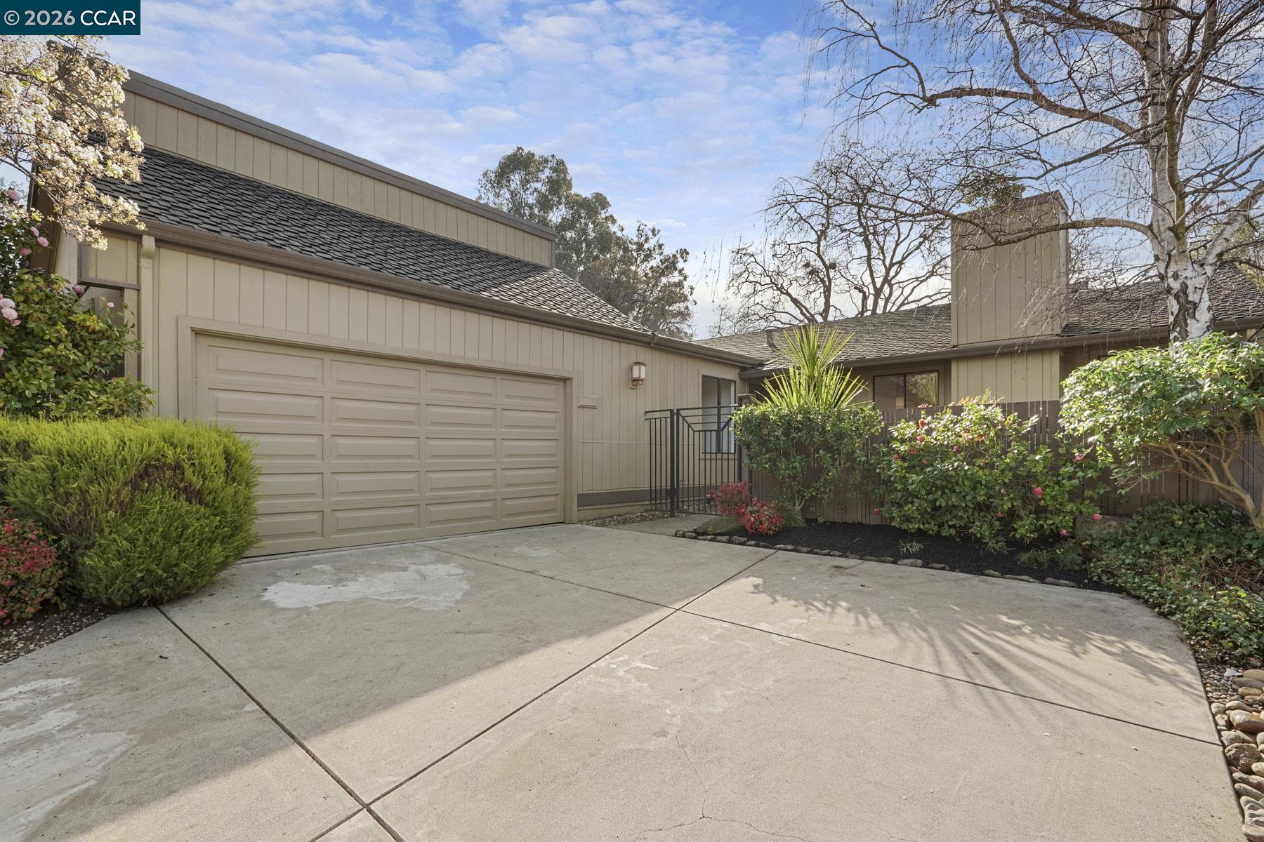 Photo #2: 41121446 Listing: Photo #2