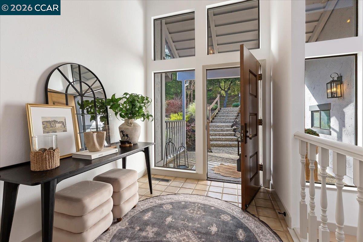 Detail Gallery Image 3 of 29 For 28 Tamarisk, Moraga,  CA 94556 - 2 Beds | 2 Baths