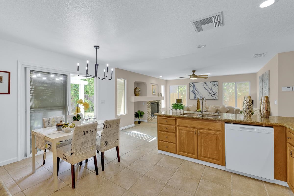 Detail Gallery Image 13 of 60 For 723 Ann Gabriel Ln, Tracy,  CA 95377 - 5 Beds | 3 Baths