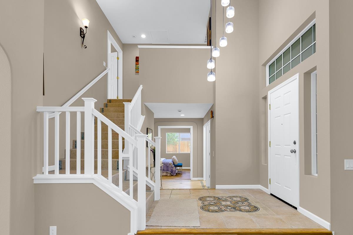 Detail Gallery Image 5 of 60 For 723 Ann Gabriel Ln, Tracy,  CA 95377 - 5 Beds | 3 Baths