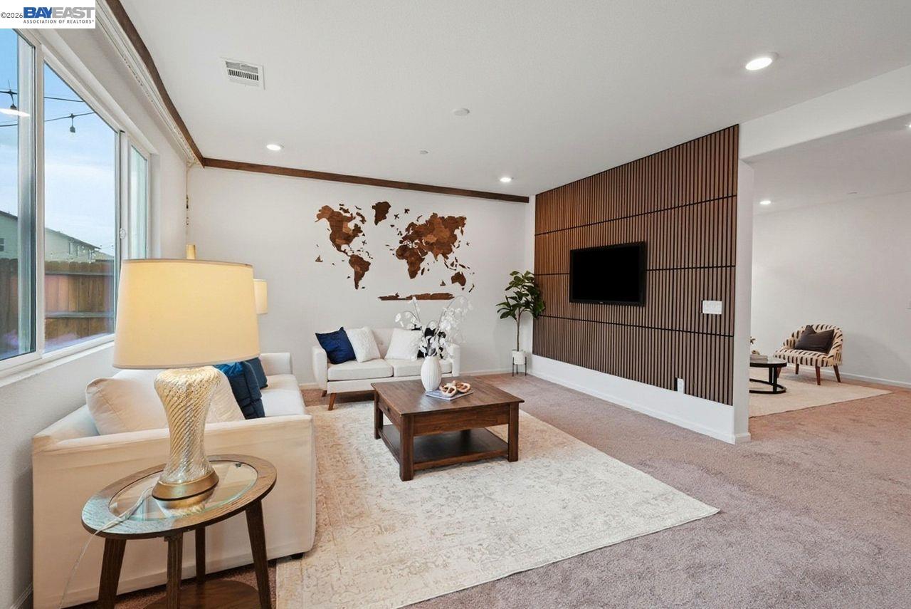 Detail Gallery Image 2 of 45 For 1444 Meridian St, Manteca,  CA 95337 - 5 Beds | 3 Baths