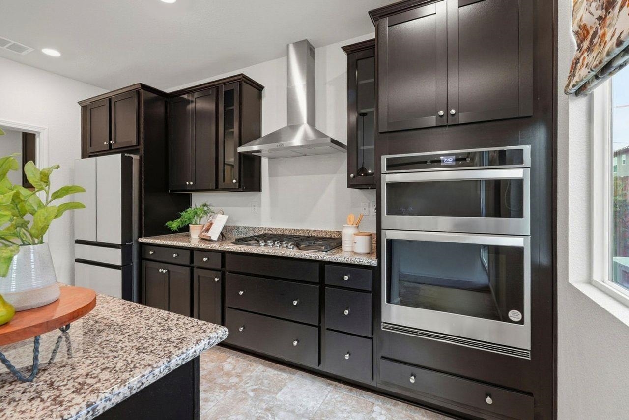 Detail Gallery Image 11 of 45 For 1444 Meridian St, Manteca,  CA 95337 - 5 Beds | 3 Baths